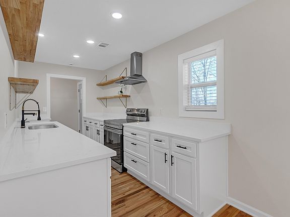 5th image of 2220 Chippingham Pl