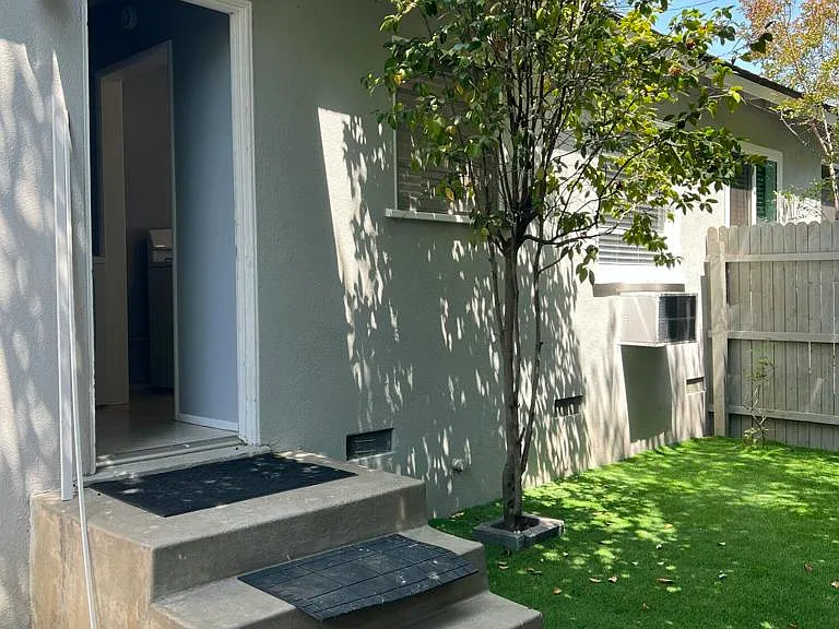 253 E Center St — Photo 16