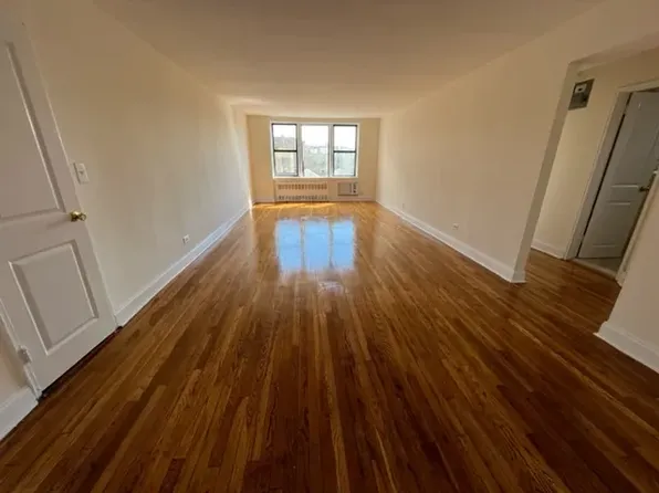 8635 21st Avenue image 1 of 10