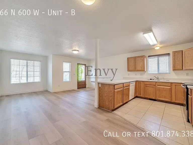166 N 600 W #B — Photo 2