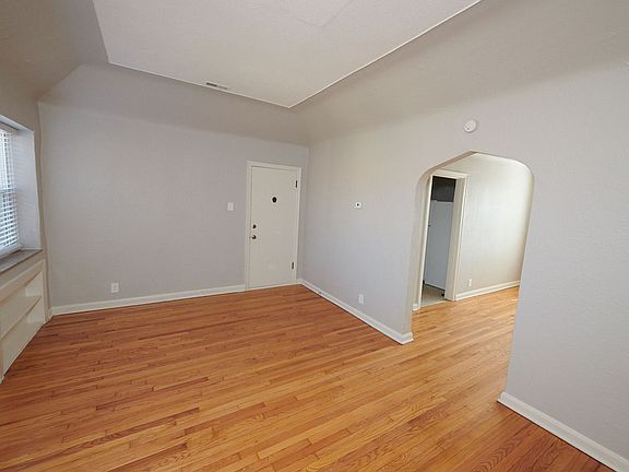 3rd image of 5816 Lindenwood Ave #5826-3W