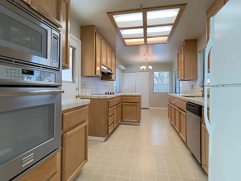 64 Fountain Grove Cir — Photo 11