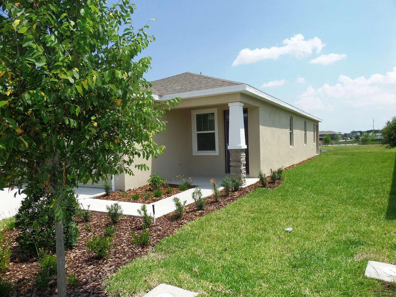 3 bed, 1402 sqft, $1,747 — Photo 2