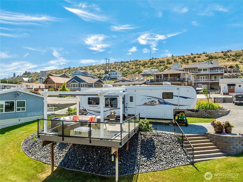 5th image of 501 W Entiat Dr