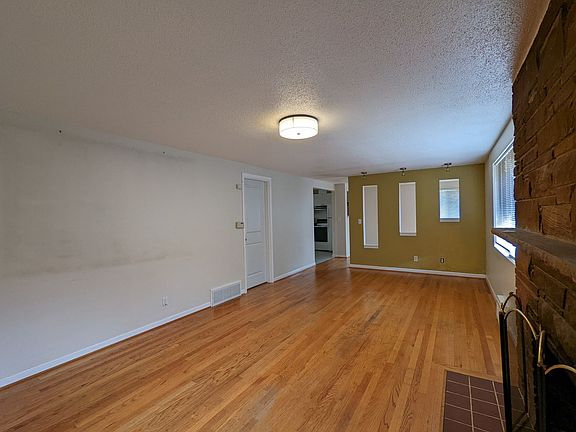 4th image of 4012 Woodland Park Ave N