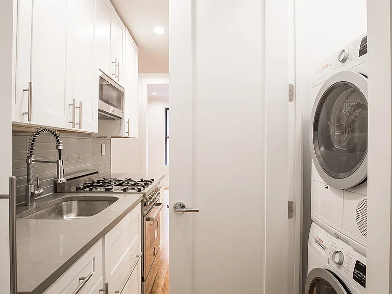 234 E 24th St #2RE — Photo 5
