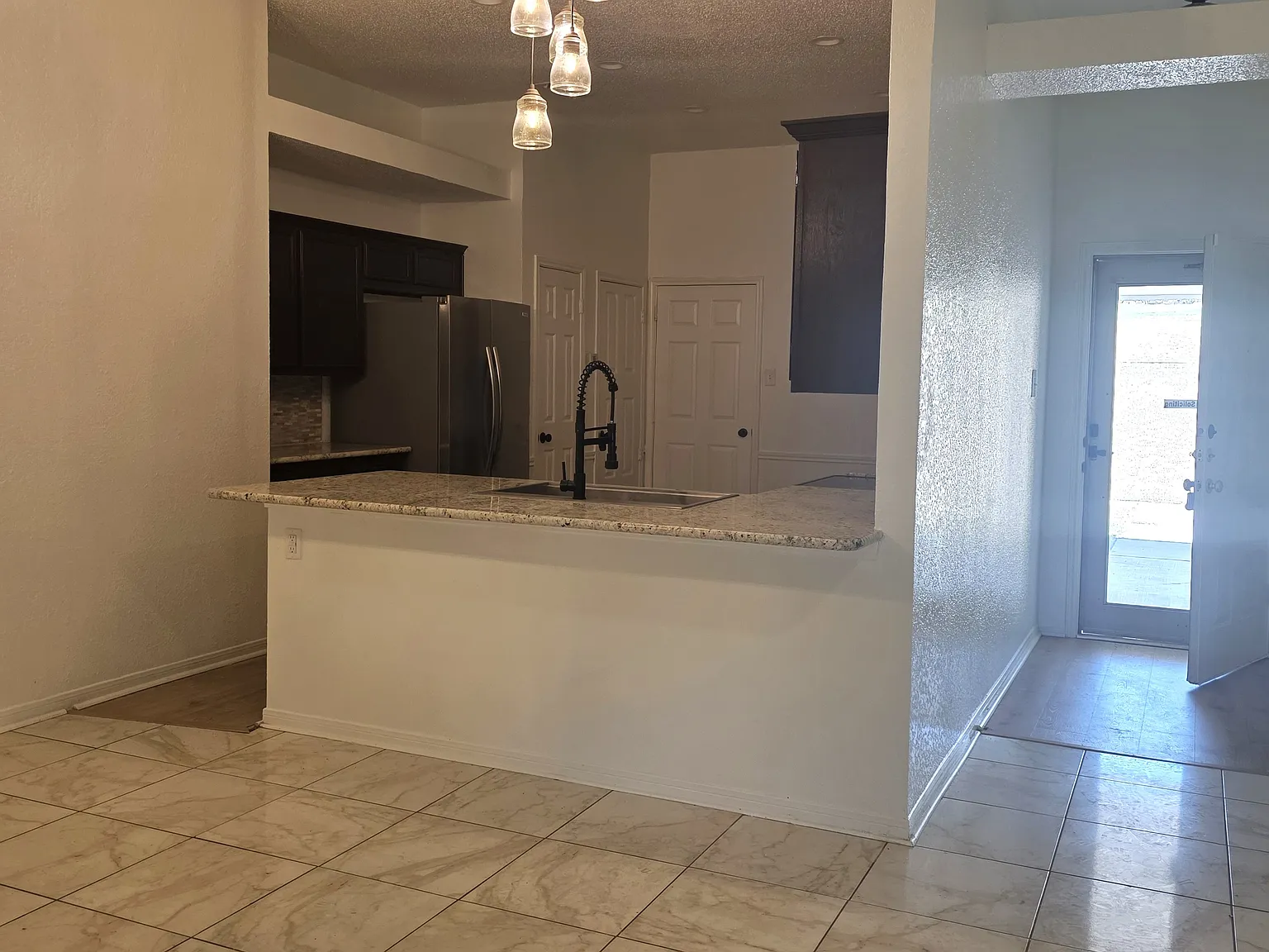4 bed, 1622 sqft, $1,800 — Photo 4