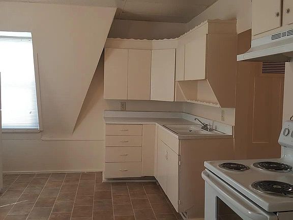 5th image of 1205 Corby St #B