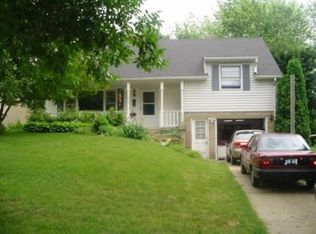 1044 Lockridge Dr NE, Grand Rapids, MI