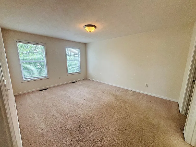 255 Windsor Dr — Photo 21