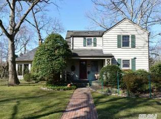 26 Menasha Ln, East Islip, NY 11730