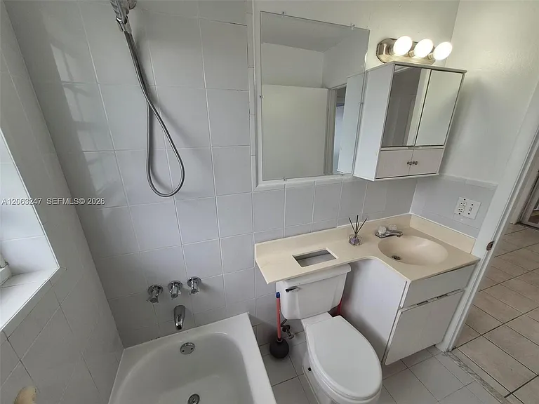 1366 SW 4th St #3 — Photo 11