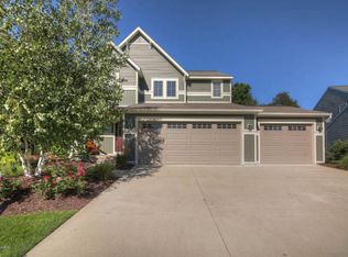 8493 Twin Lakes Dr, Jenison, MI 49428