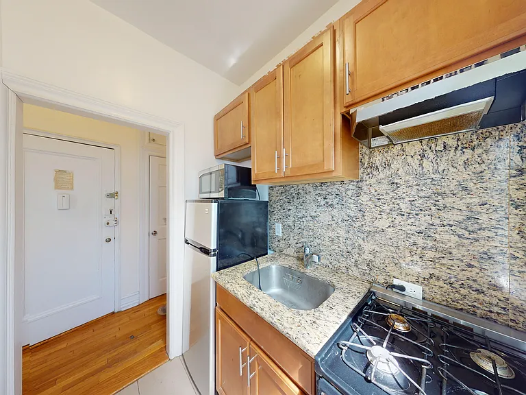 338 E 70th St #5A — Photo 8