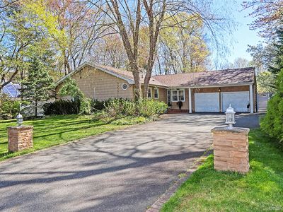 395 Ridgefield Road, Hauppauge, NY, 11788