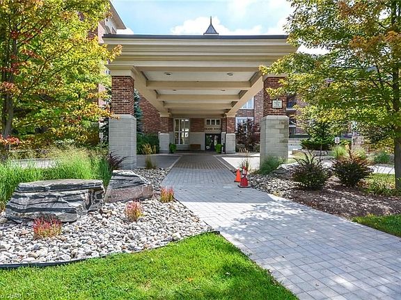 3rd image of 71 Bayberry Dr #111