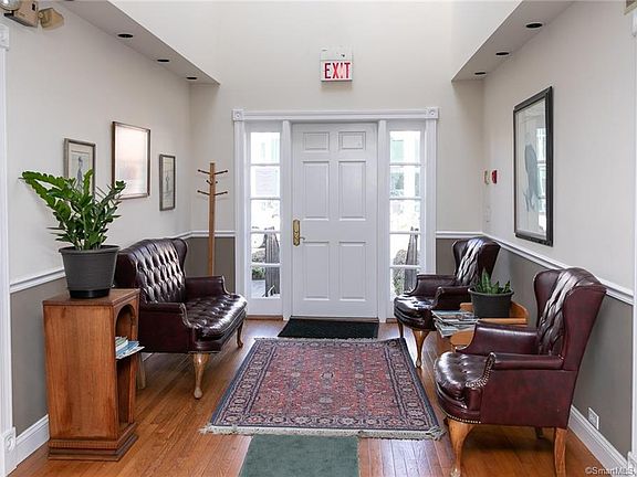 4th image of 706 Bedford St