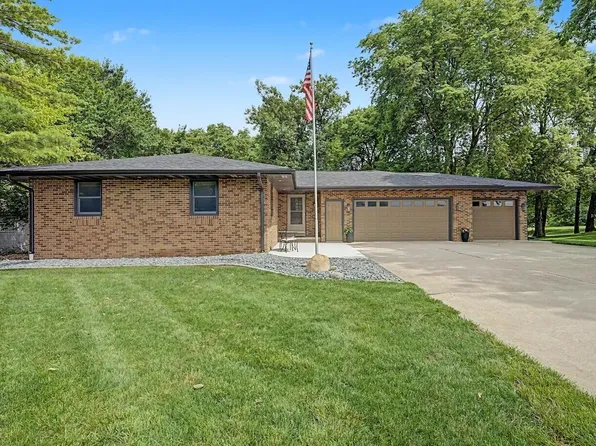 2349 Lakeview Dr, Ames, IA 50010