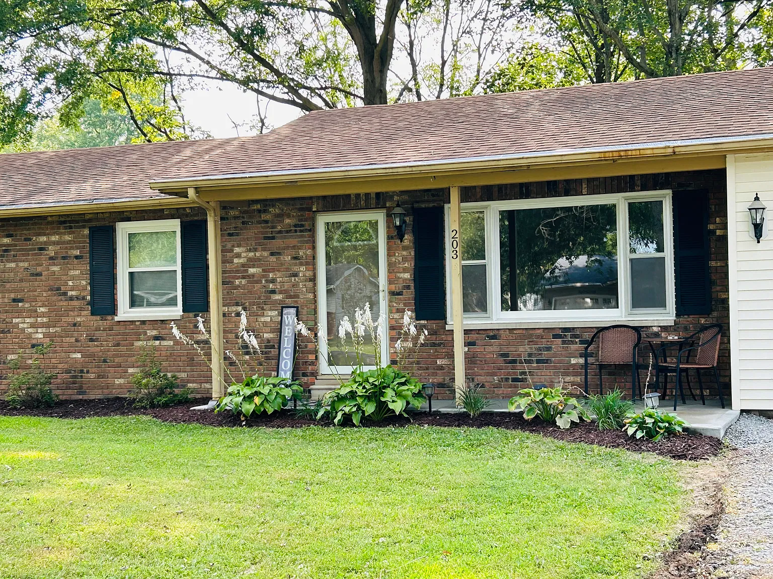 3 bed, $1,100 — Photo 1