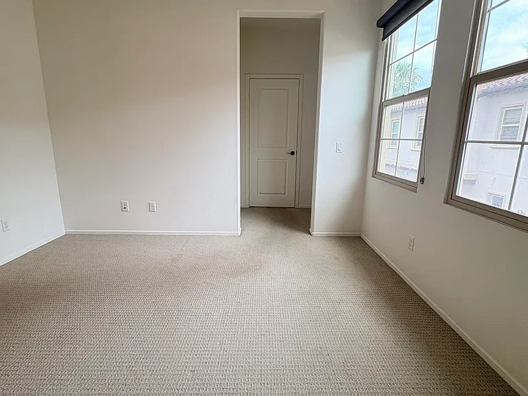 610 S Kroeger St — Photo 13