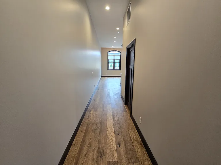 512 Division St S #2 — Photo 15