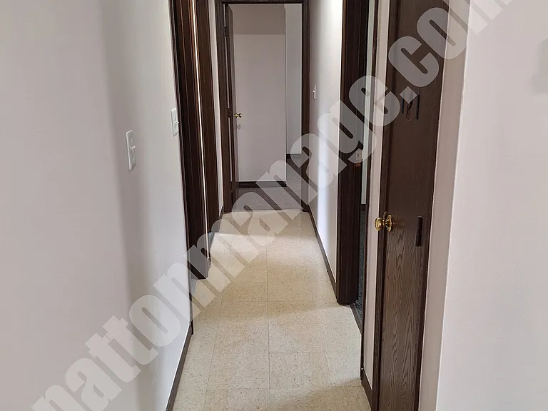 181 Hauser Ct N — Photo 4