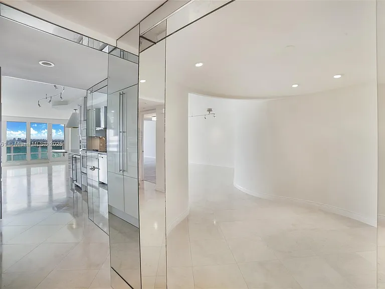 2100 S Ocean Ln #2007 — Photo 5