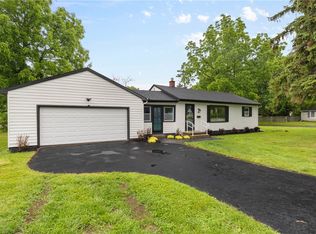 54 Oaklawn Dr, Rochester, NY 14617