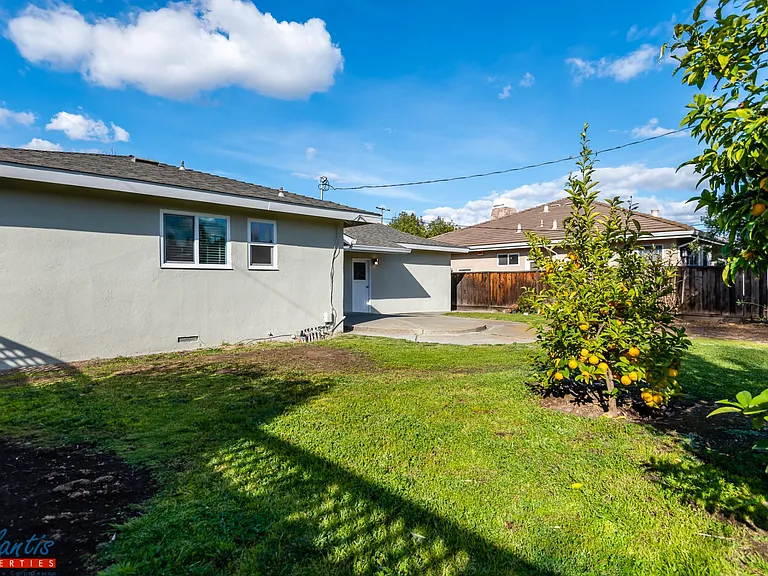 6608 Dartmoor Way — Photo 15