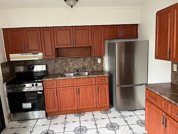 5th image of 1209 NE 110th St