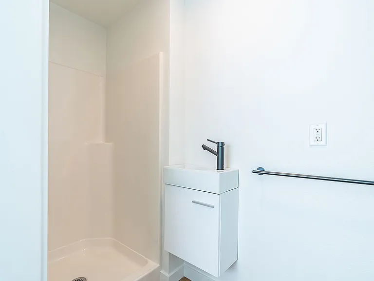 Beautiful Brand New Boutique Apartment Community — Photo 37
