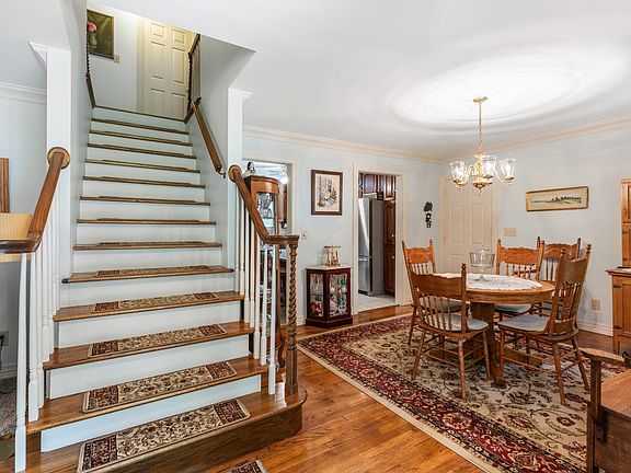 5th image of 290 Fairhill Dr NE