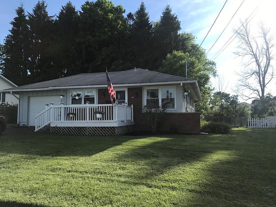 1st image of 203 Aster Dr