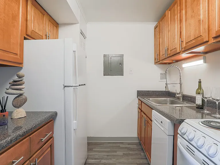 Cedar Place Apartments — Photo 12