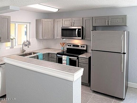 4th image of 415 N Halifax Ave APT 116