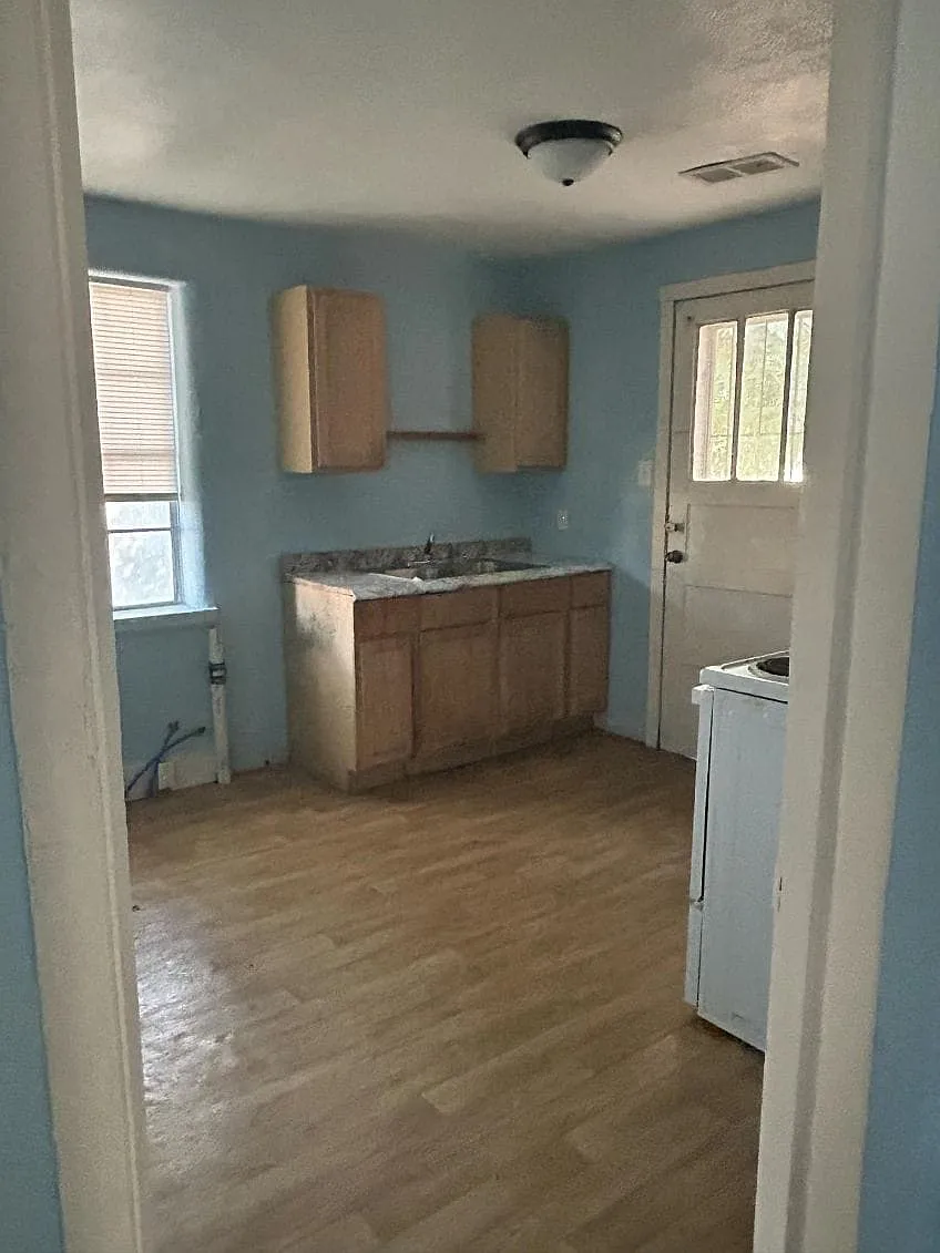 E Union Ave, Osceola — Photo 2