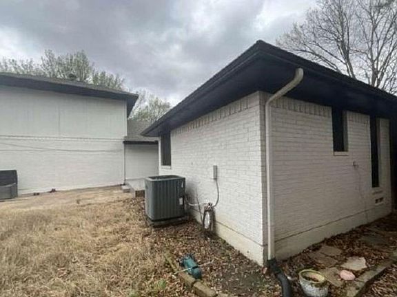 3rd image of 5117 Greensboro Dr