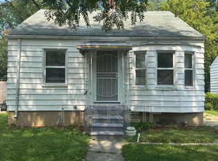 18941 Elkhart St, Harper Woods, MI 48225