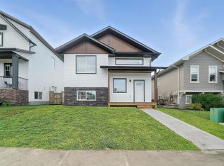 84 E Reynolds Rd, Sylvan Lake, AB T4S0L8