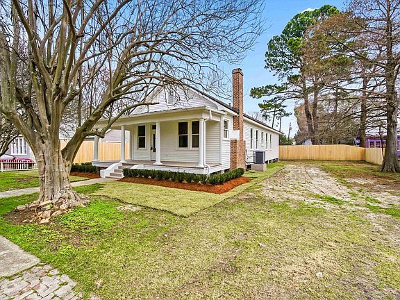 2nd image of 521 Camelia Ave