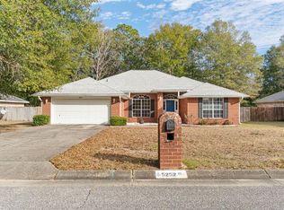 5252 Hawks Nest Dr, Milton, FL 32570
