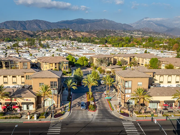 La Verne Village Luxury Apartment Homes — Photo 70