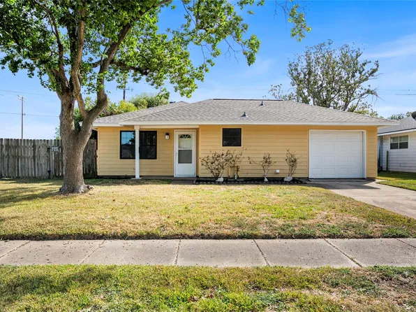 3710 Longwood Dr, Pasadena, TX 77503