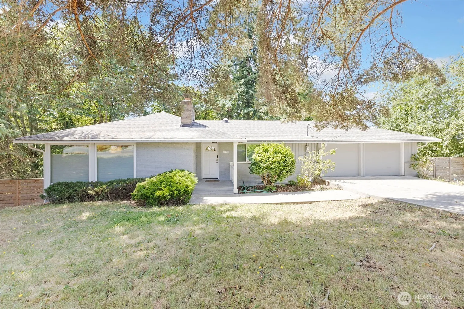 11005 Crestwood Drive S photo 1