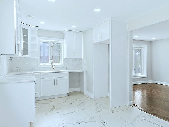 5th image of 66 Bartlett Ave
