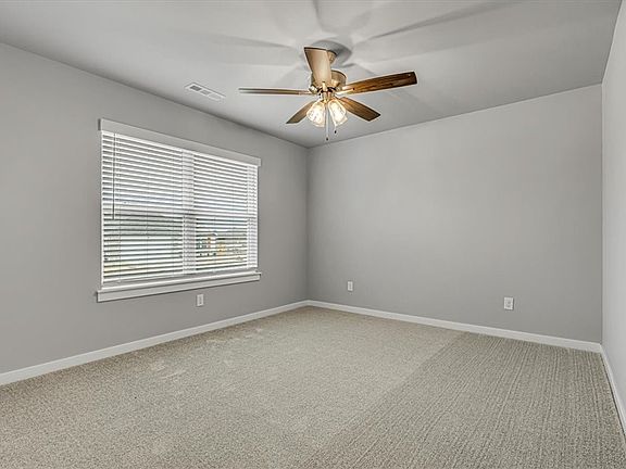 5th image of 426 S Wagon Wheel Ave