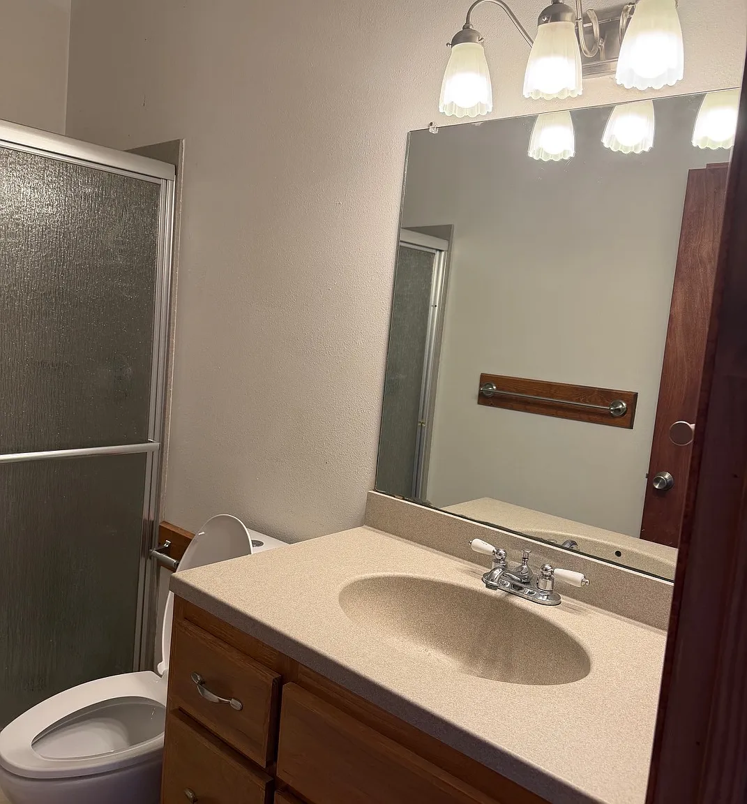 3 bed, 2668 sqft, $2,300 — Photo 4