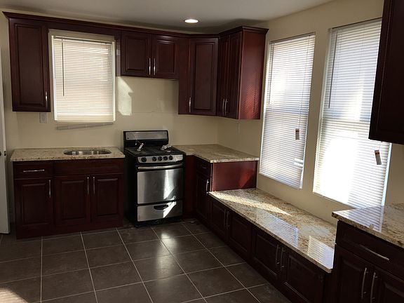 4th image of 187-12 Tioga Drive