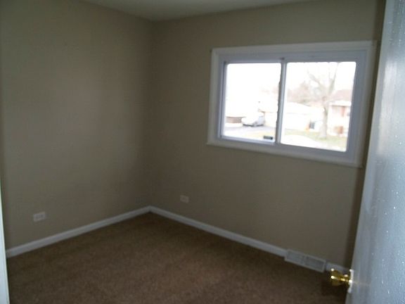 5th image of 226 E Rose St