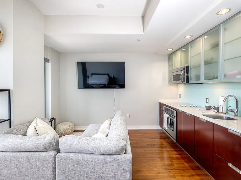 575 6th Ave #1109 — Photo 8